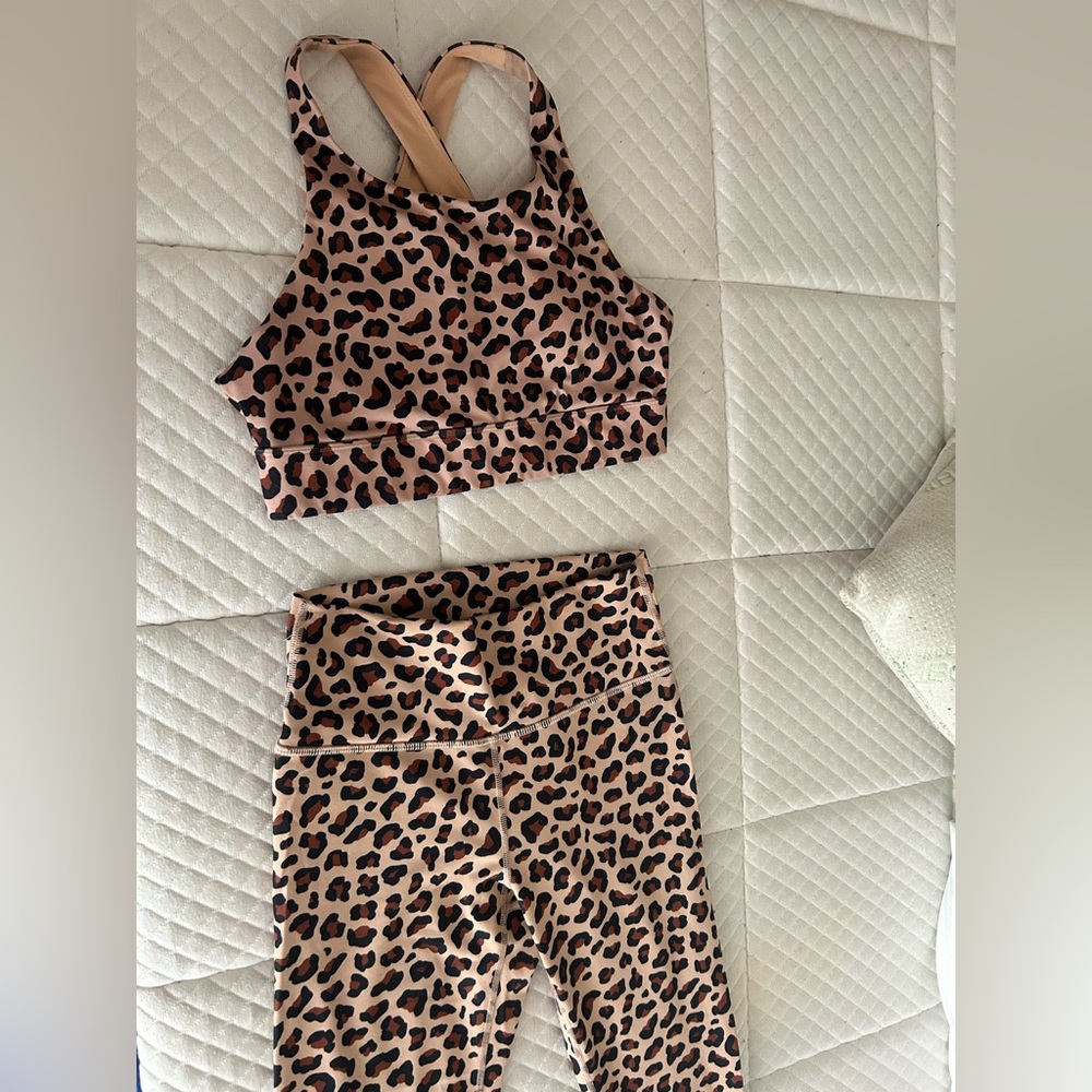 Fabletics cheetah set. Bra and leggings